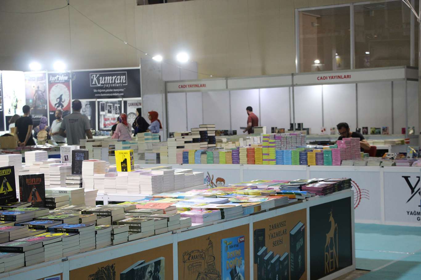 Adıyaman Kitap Fuarına katılan yayınevleri: Fuar alanının uzak olması dezavantaj Adıyaman Kitap Fuarına katılan yayınevleri: Fuar alanının uzak olması dezavantaj